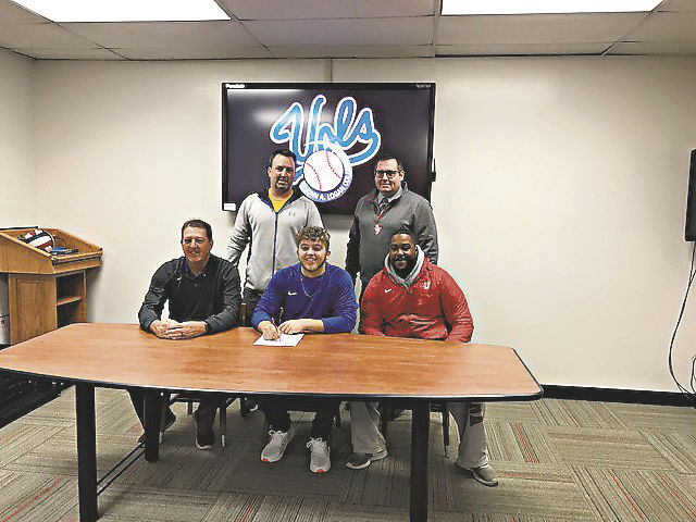 Ellis signs